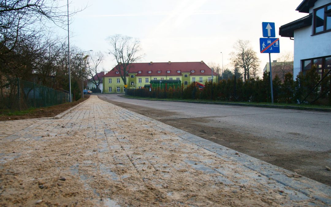 CHODNIK NA UL. SIKORSKIEGO JUŻ WYREMONTOWANY