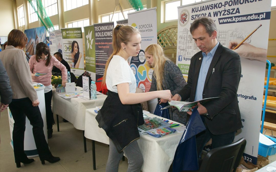 TARGI PRACY I EDUKACJI W CZŁUCHOWIE [GALERIA]