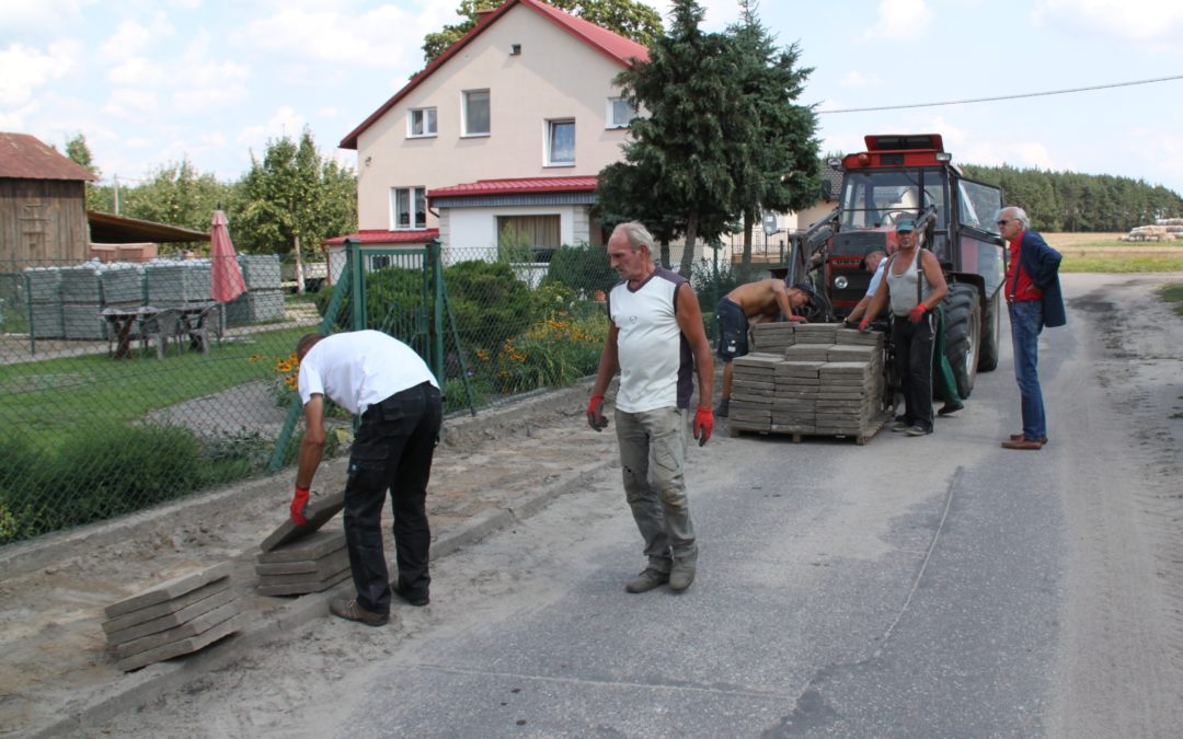 BUDOWA CHODNIKA W RYCHNOWACH