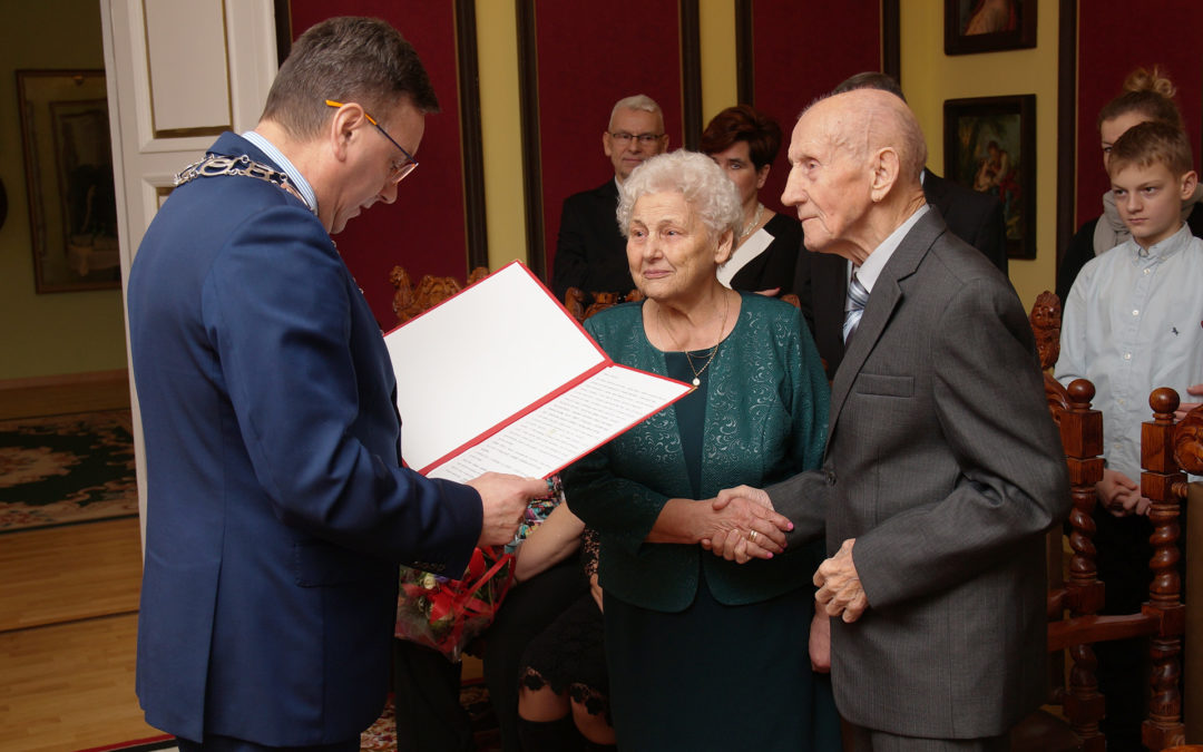 NIECODZIENNY JUBILEUSZ W CZŁUCHOWSKIM USC