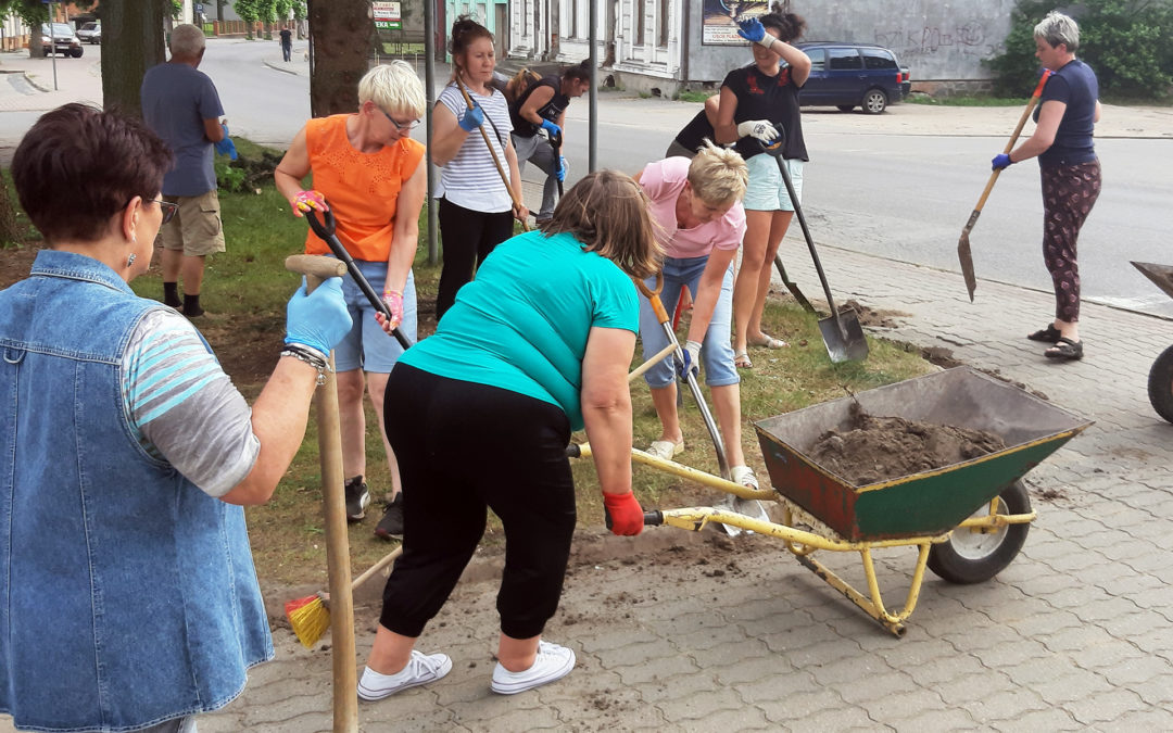 PRZY POMNIKU BĘDZIE CZYŚCIEJ I BEZPIECZNIEJ