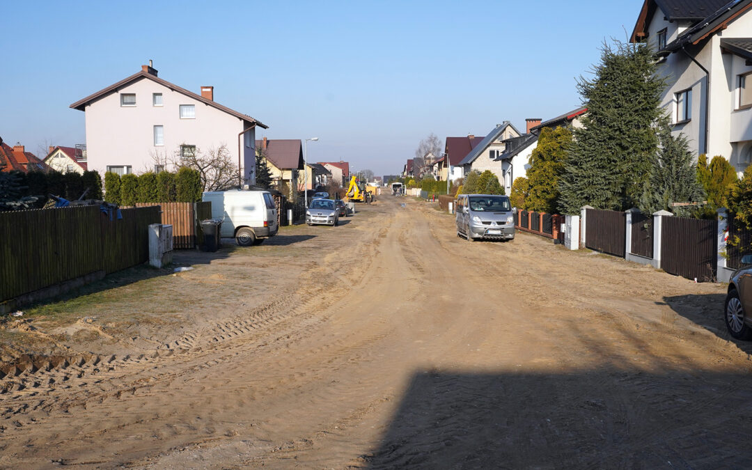 TRWA BUDOWA ULIC NA OSIEDLU SŁONECZNYM W BRUSACH