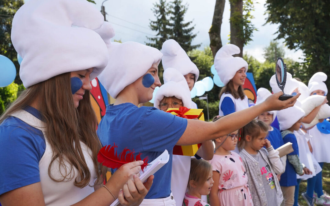 SMERFNE ŚNIADANIE NA TRAWIE [GALERIA]